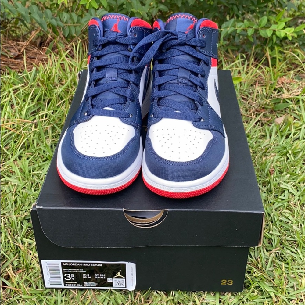 **SOLD ON STOCKX** AIR JORDAN 1 MID SE (GS)